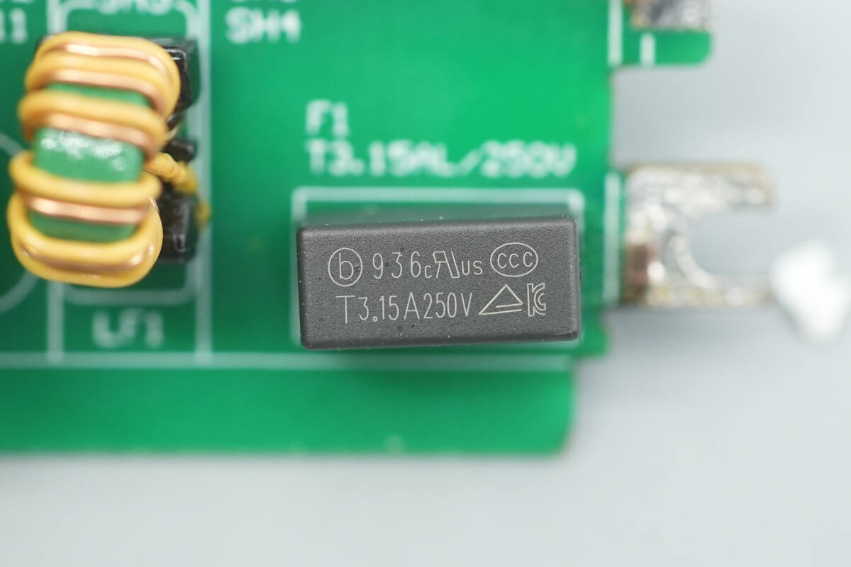 Teardown of BULL 67W GaN Digital Display Power Strip (GNV-ML1676)-Chargerlab