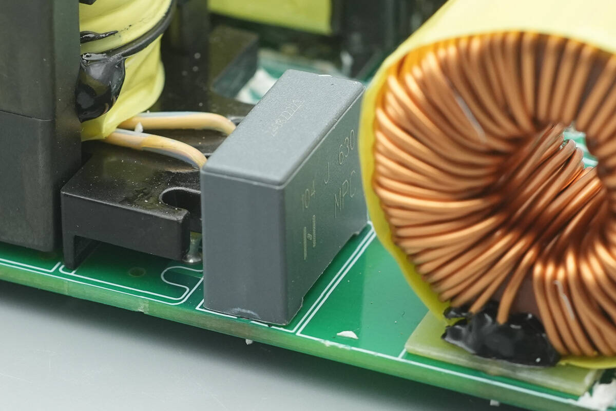 Teardown of MORNSUN 550W Platinum SiC Server Power Supply (LMS550-P12B)-Chargerlab