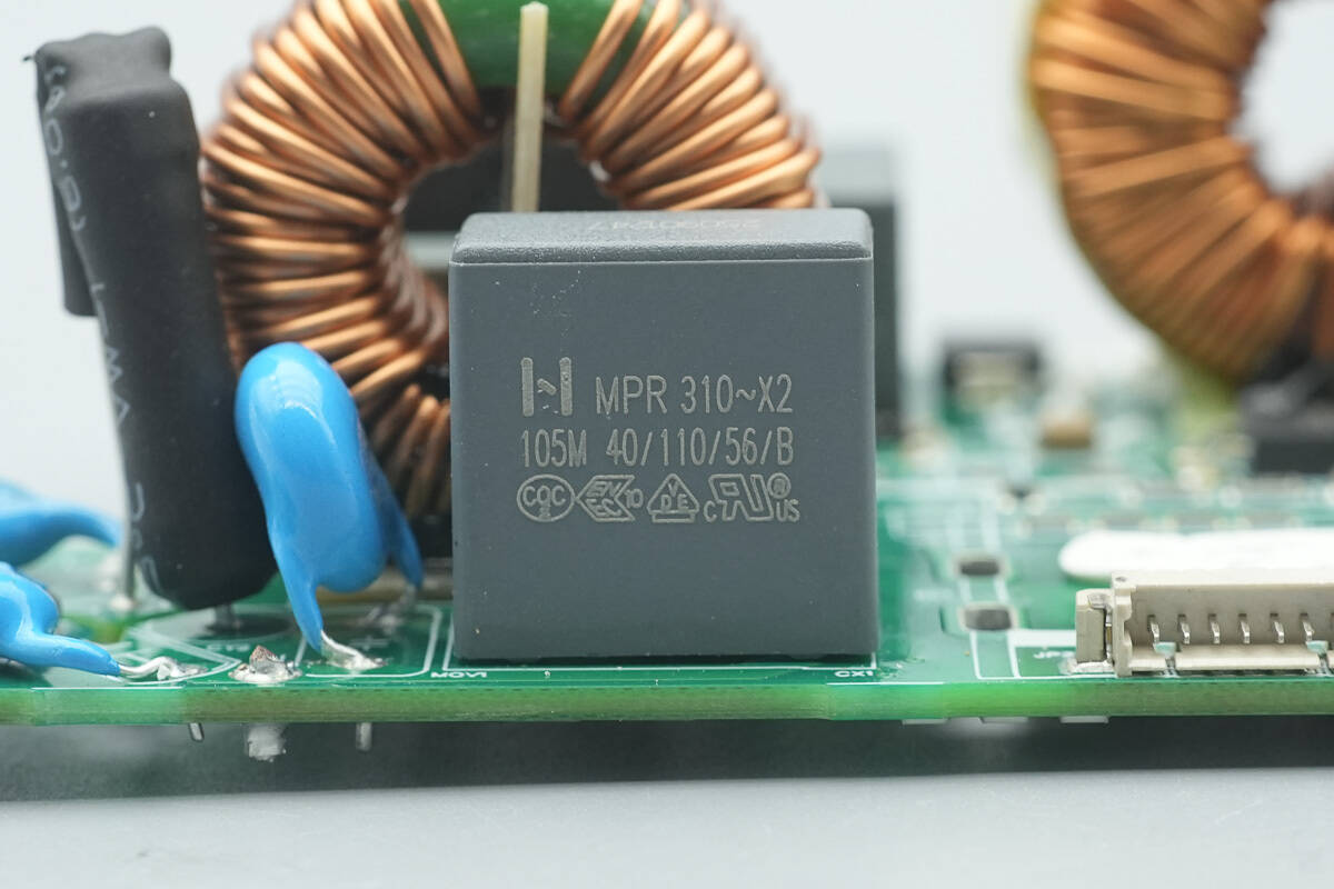 Teardown of MORNSUN 550W Platinum SiC Server Power Supply (LMS550-P12B)-Chargerlab