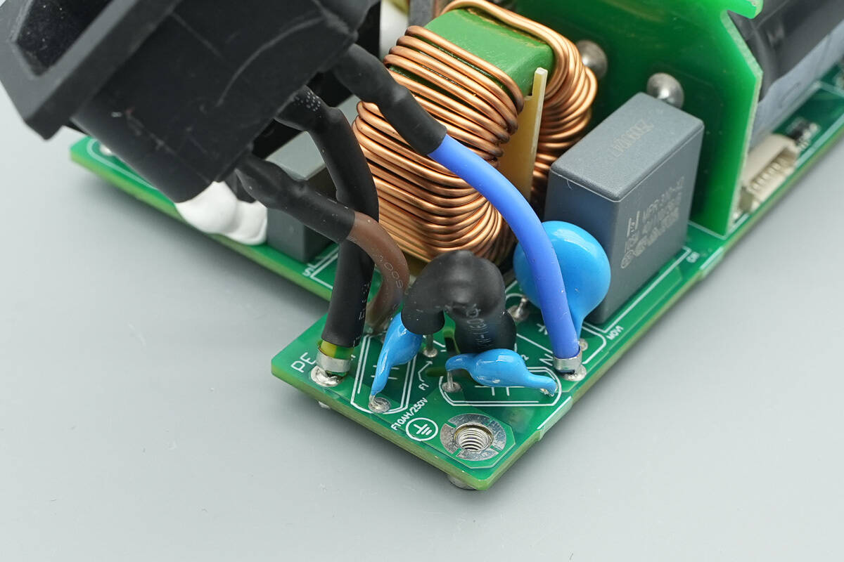 Teardown of MORNSUN 550W Platinum SiC Server Power Supply (LMS550-P12B)-Chargerlab