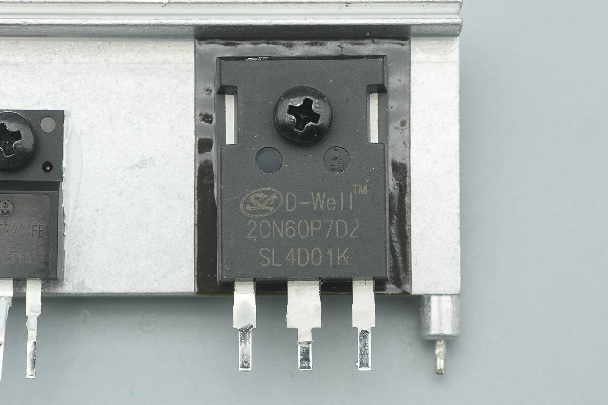 Teardown of MORNSUN 550W Platinum SiC Server Power Supply (LMS550-P12B)-Chargerlab