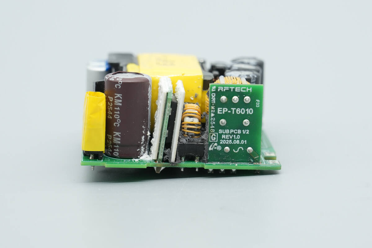 Teardown of Samsung 60W Low Standby GaN Charger (EP-T6010)-Chargerlab