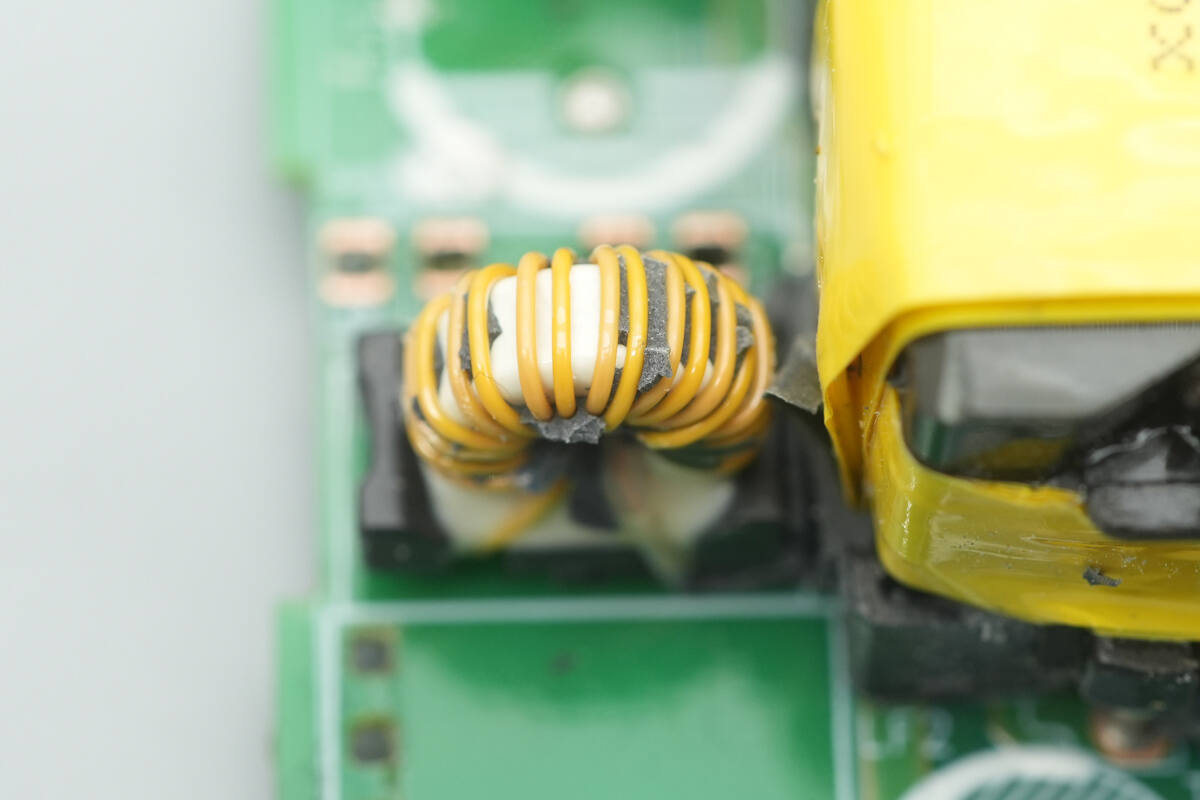 Teardown of Samsung 60W Low Standby GaN Charger (EP-T6010)-Chargerlab