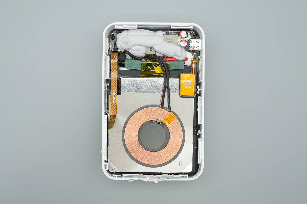 Teardown of Anker Nano 10000mAh Magnetic Wireless Charger Power Bank (A110Z)-Chargerlab