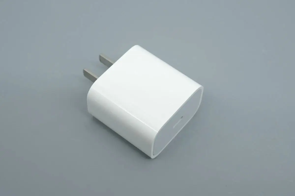 ChargerLAB POWER-Z KM003C Reads SN of MacBook Neo Charger-Chargerlab