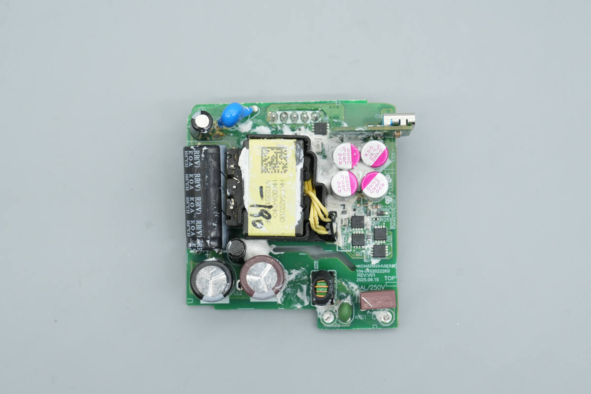 Teardown of HuntKey 45W GaN Charger (HKC04520023-0J2)-Chargerlab