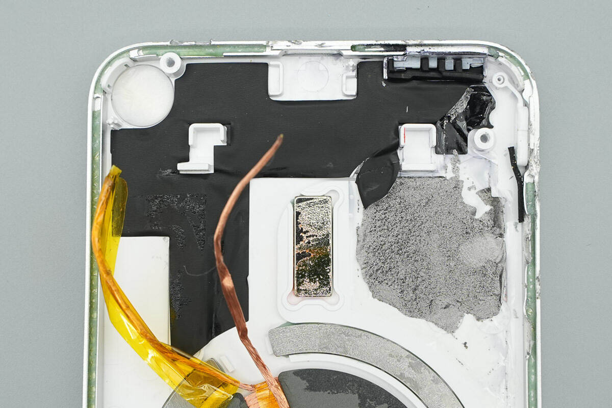 Teardown of Anker Nano 5000mAh Magnetic Power Bank (A1665)-Chargerlab