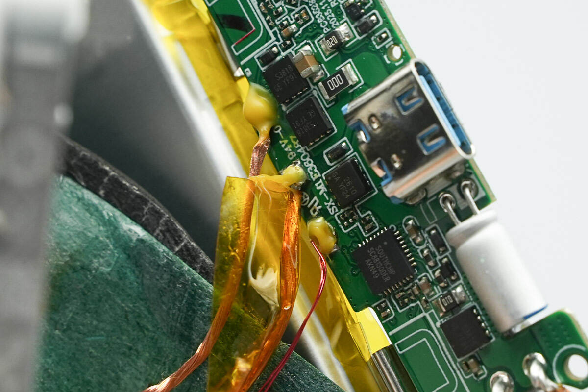 Teardown of Anker Nano 5000mAh Magnetic Power Bank (A1665)-Chargerlab