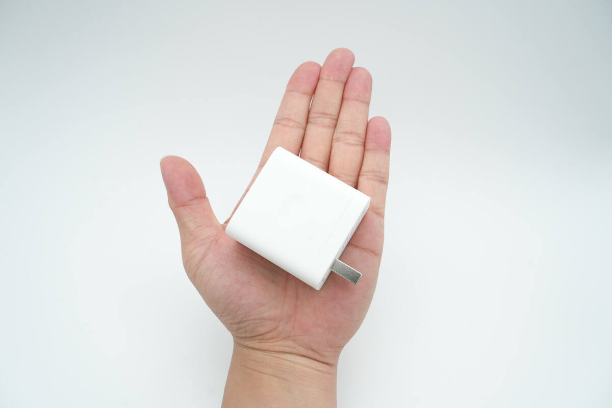 Teardown of OnePlus 100W SuperVOOC GaN Charger (VCBAOBCH)-Chargerlab