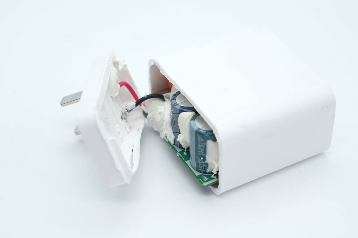 Teardown of OnePlus 100W SuperVOOC GaN Charger (VCBAOBCH)-Chargerlab