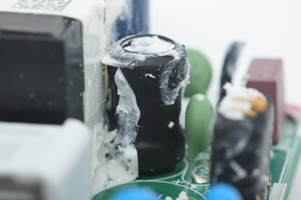 Teardown of OnePlus 100W SuperVOOC GaN Charger (VCBAOBCH)-Chargerlab