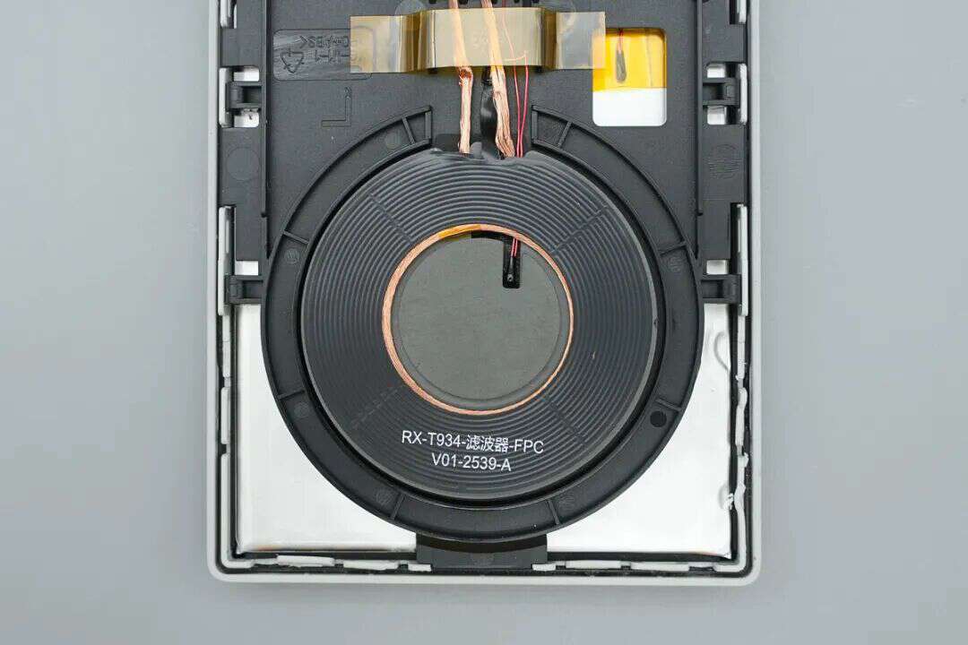 Teardown of Samsung 5000mAh Qi2 Magnetic Wireless Power Bank (EB-U2500)-Chargerlab