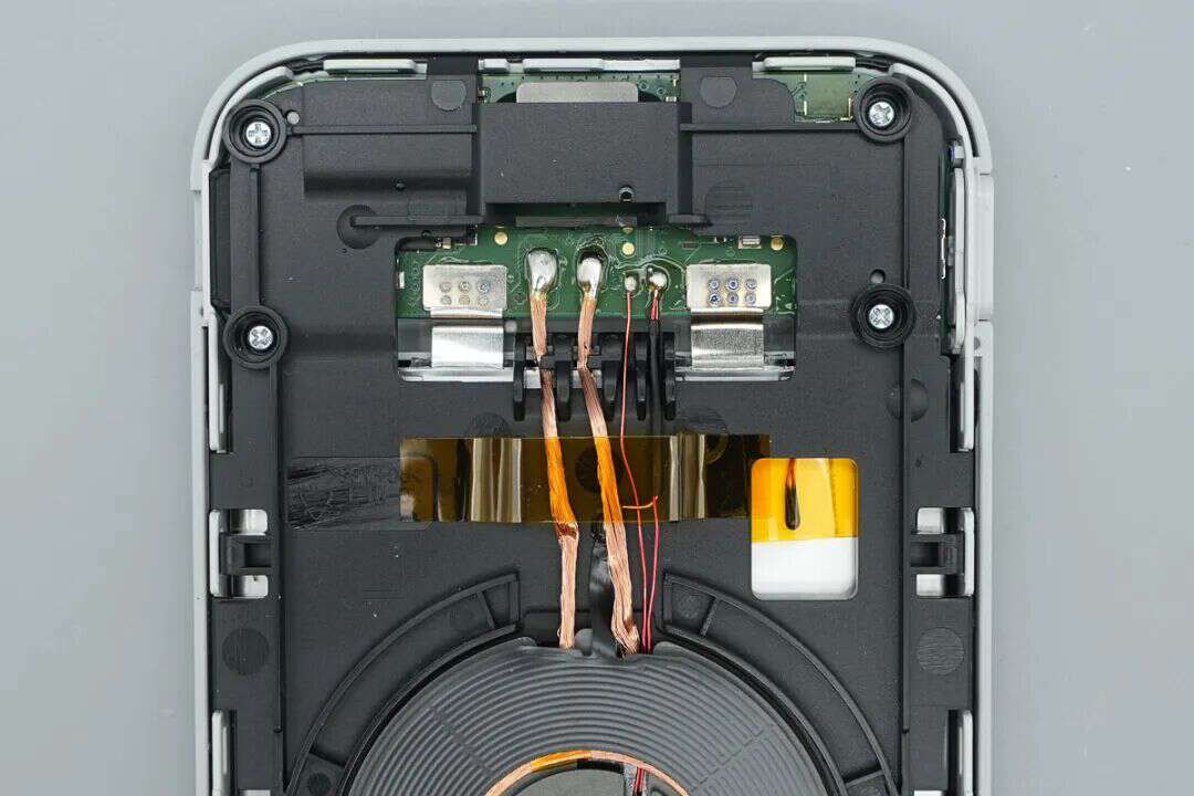 Teardown of Samsung 5000mAh Qi2 Magnetic Wireless Power Bank (EB-U2500)-Chargerlab