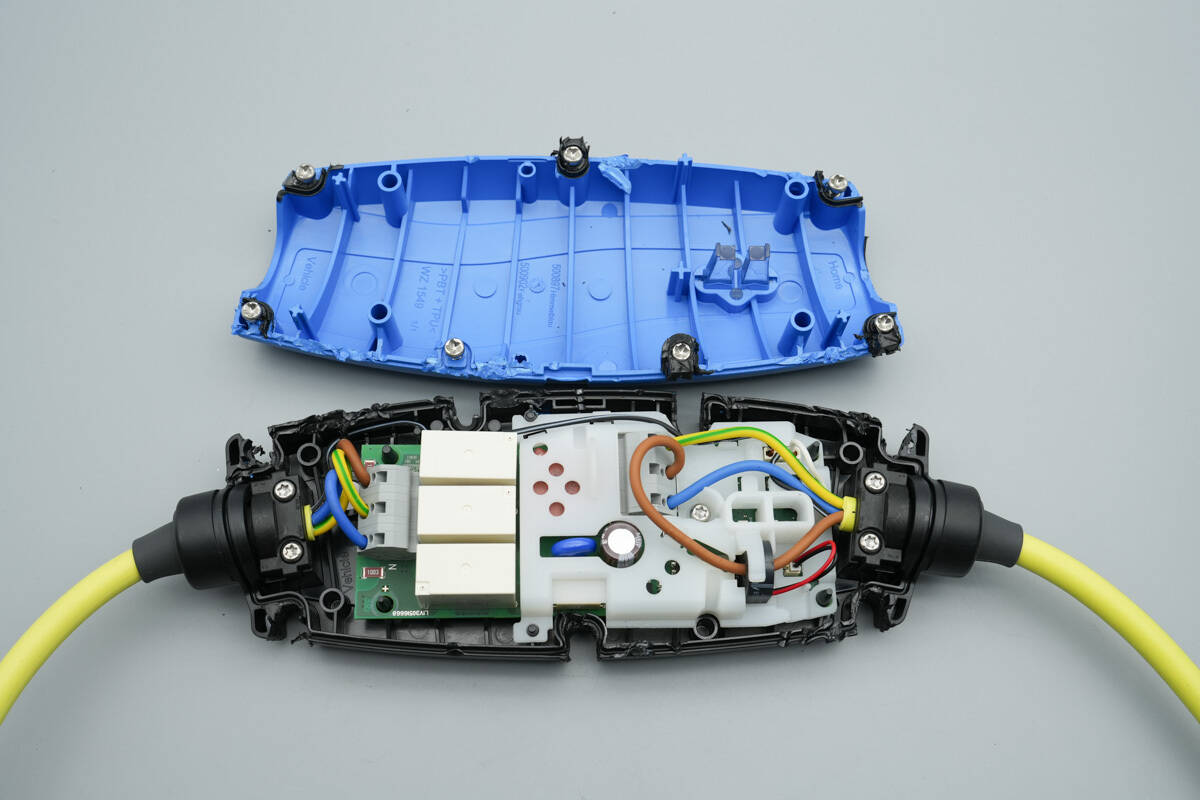 Teardown of MENNEKES EV Charging Cable (35305220027)-Chargerlab
