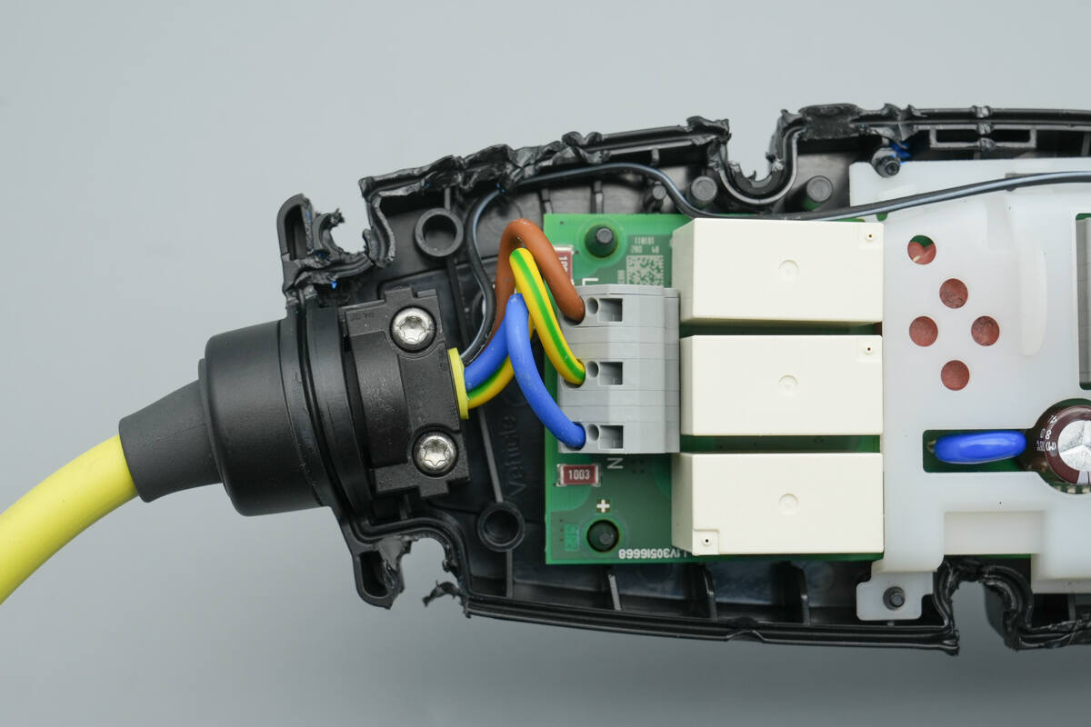 Teardown of MENNEKES EV Charging Cable (35305220027)-Chargerlab