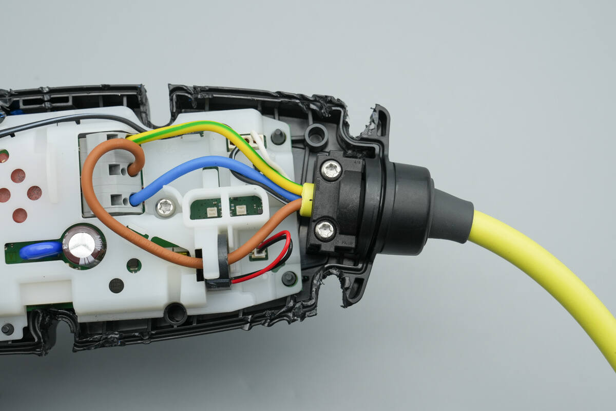 Teardown of MENNEKES EV Charging Cable (35305220027)-Chargerlab