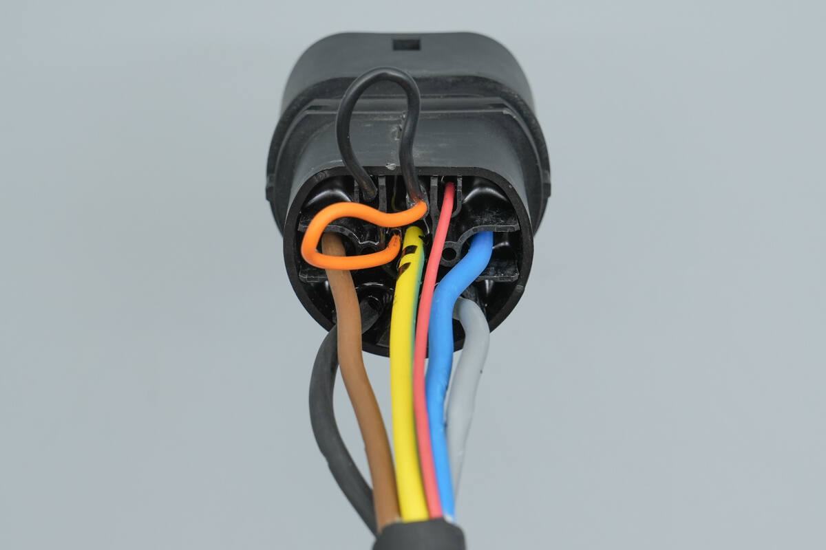 Teardown of Lotus Three-Phase AC Charger Extension Cord-Chargerlab