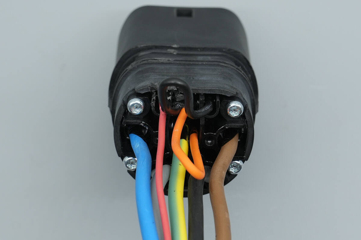 Teardown of Lotus Three-Phase AC Charger Extension Cord-Chargerlab