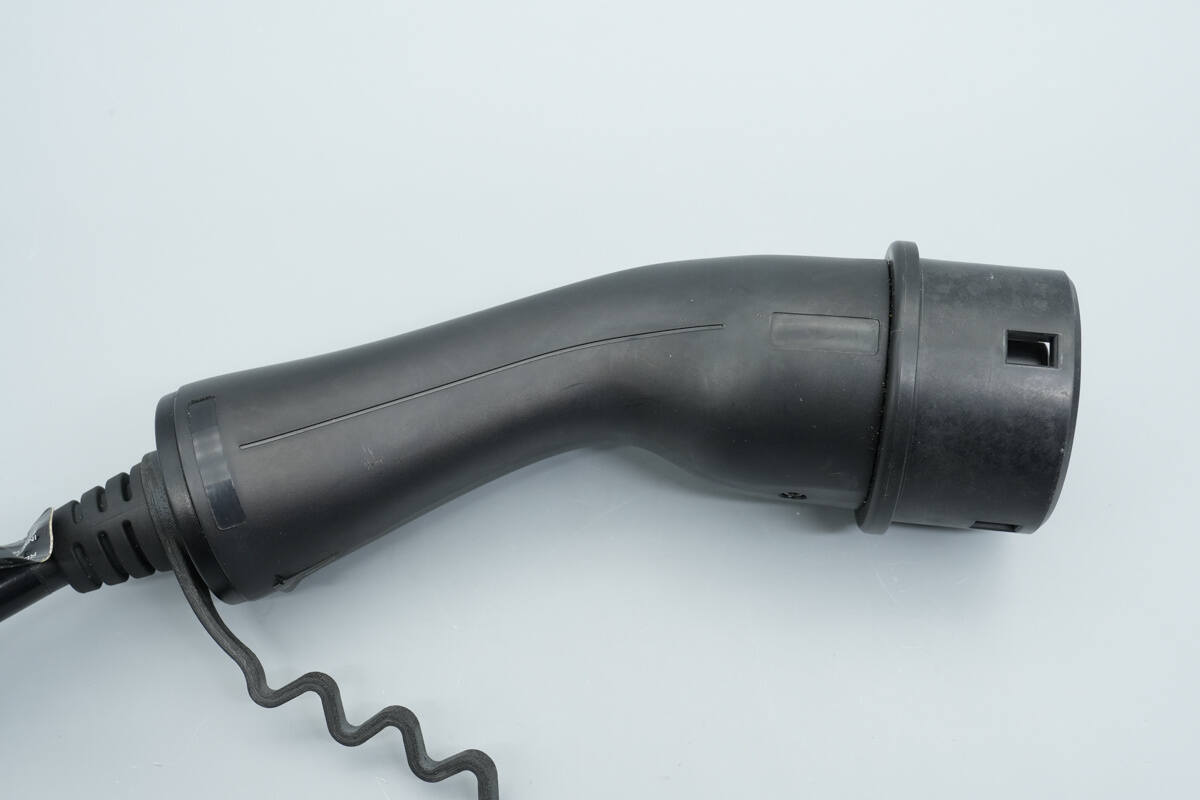 Teardown of Polestar 3-Phase AC Charging Cable Extension-Chargerlab