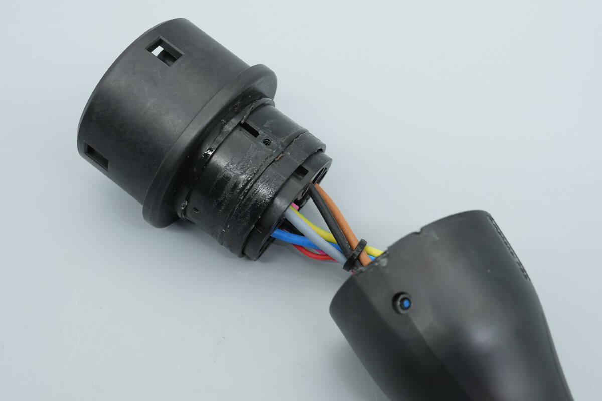 Teardown of Polestar 3-Phase AC Charging Cable Extension-Chargerlab