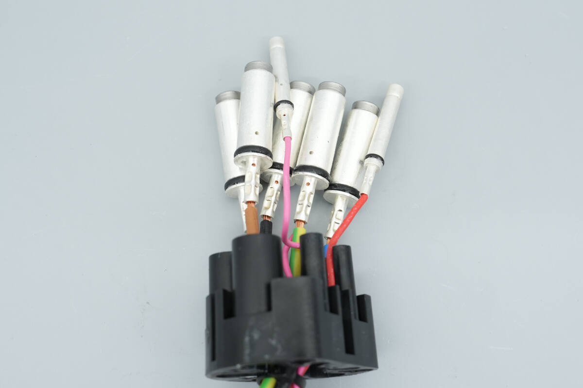 Teardown of Polestar 3-Phase AC Charging Cable Extension-Chargerlab