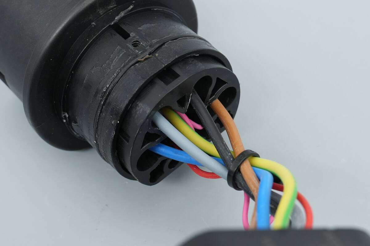 Teardown of Polestar 3-Phase AC Charging Cable Extension-Chargerlab
