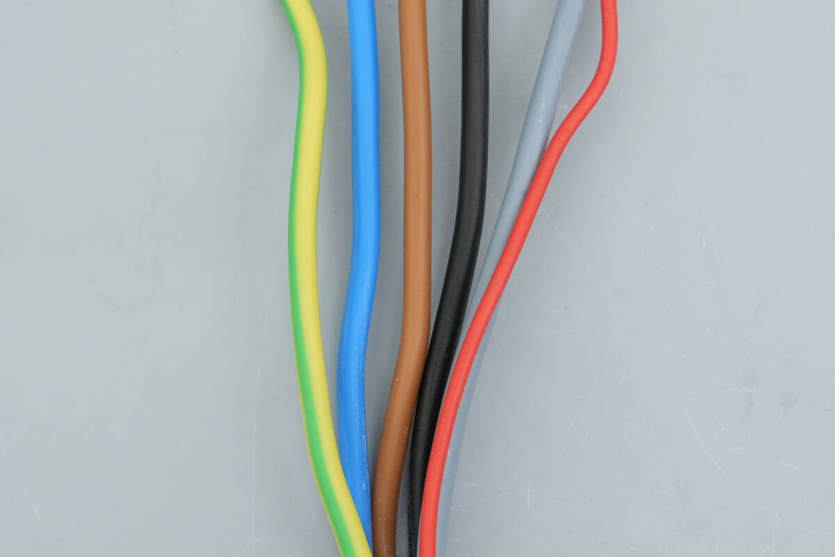 Teardown of Polestar 3-Phase AC Charging Cable Extension-Chargerlab