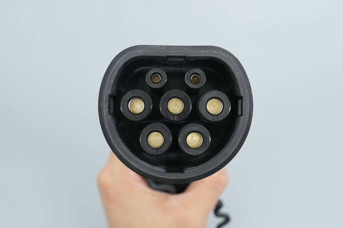 Teardown of Polestar 3-Phase AC Charging Cable Extension-Chargerlab