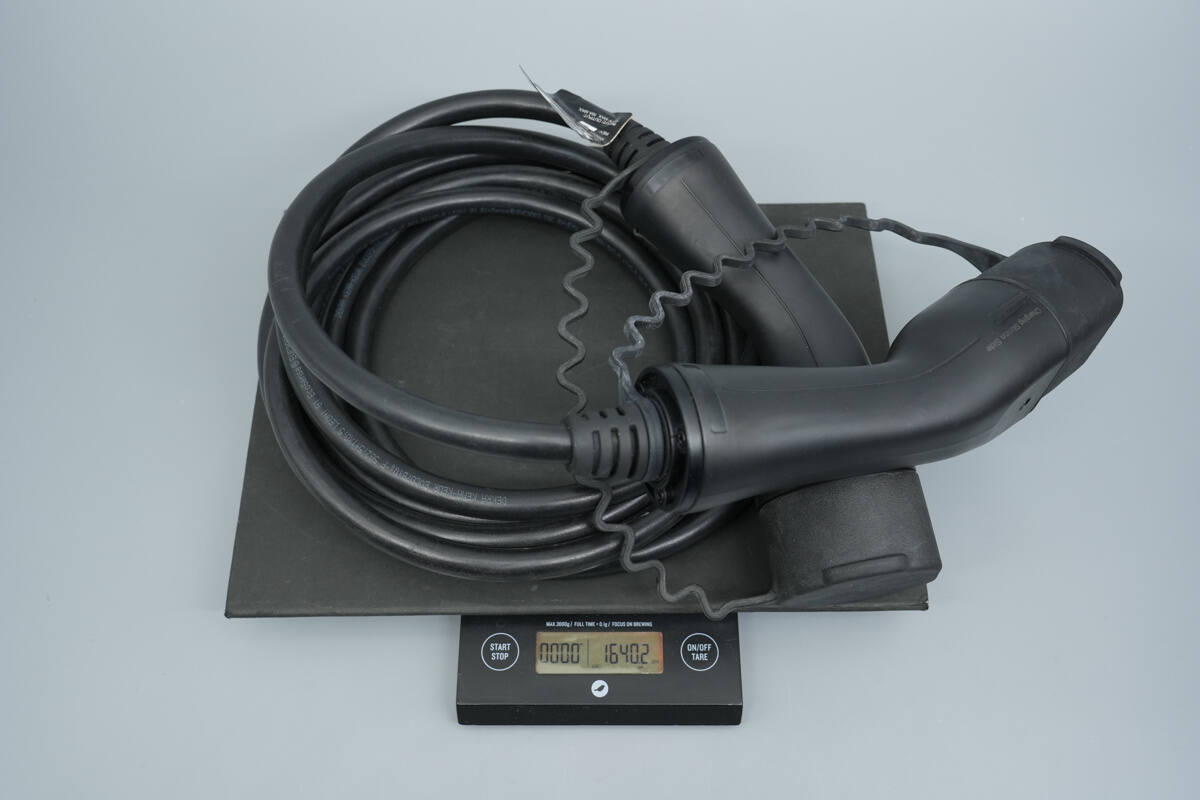 Teardown of Polestar 3-Phase AC Charging Cable Extension-Chargerlab