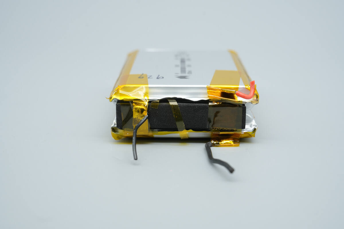 Teardown of Yoobao LY45 20000mAh 45W Power Bank (Built-in Dual Cable)-Chargerlab