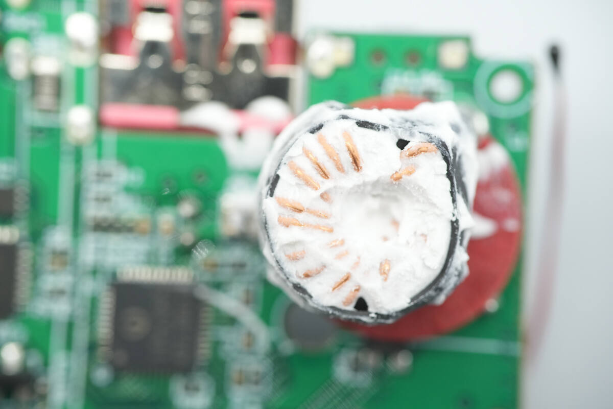 Teardown of Yoobao LY45 20000mAh 45W Power Bank (Built-in Dual Cable)-Chargerlab