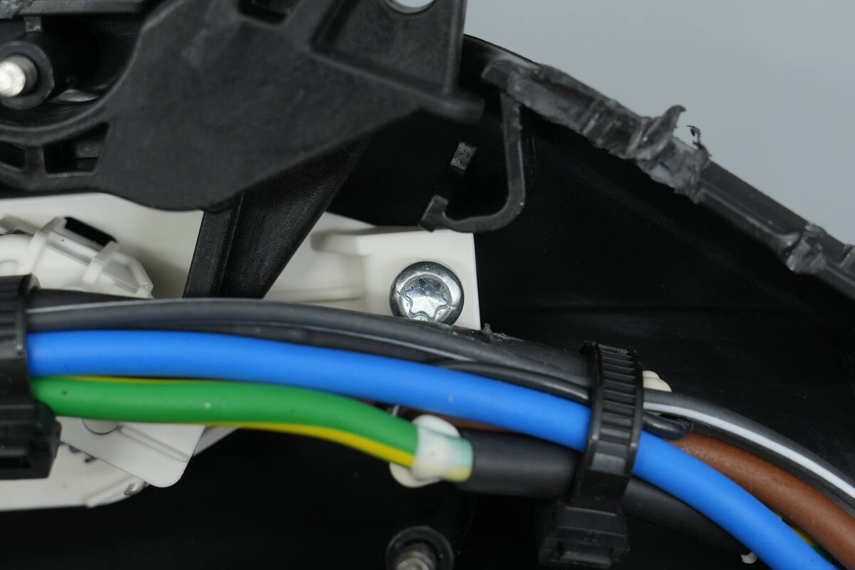 Teardown of Lincoln 1760W Portable EV Charger-Chargerlab