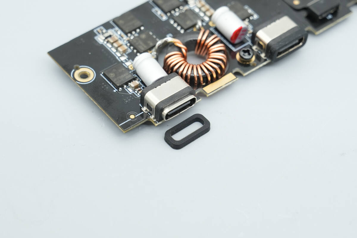 Teardown of Tesla 4-in-1 USB-C Hub for Model 3/Y (TSL04)-Chargerlab