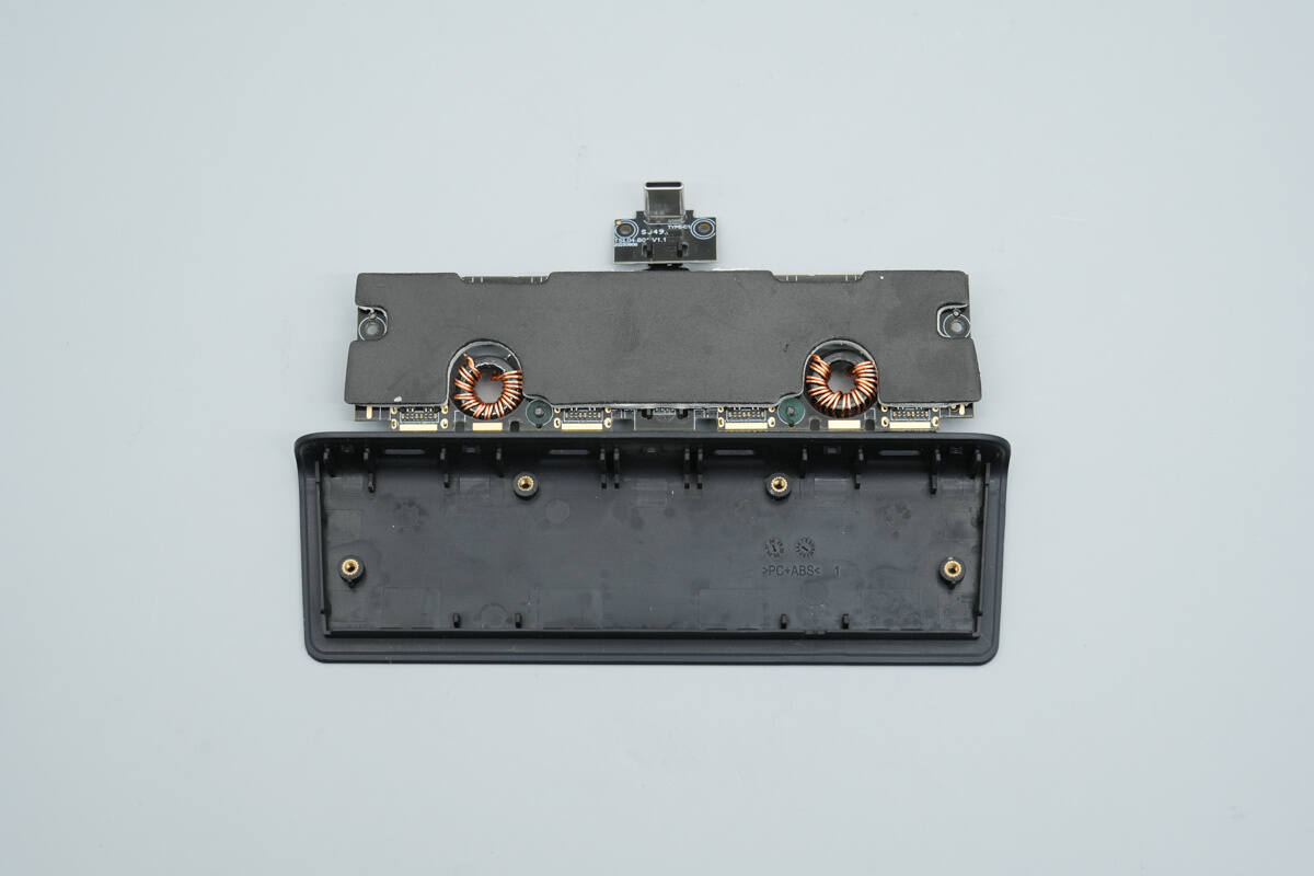 Teardown of Tesla 4-in-1 USB-C Hub for Model 3/Y (TSL04)-Chargerlab