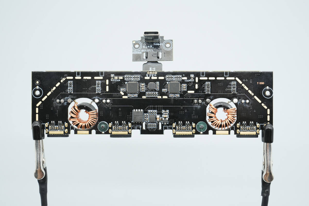 Teardown of Tesla 4-in-1 USB-C Hub for Model 3/Y (TSL04)-Chargerlab