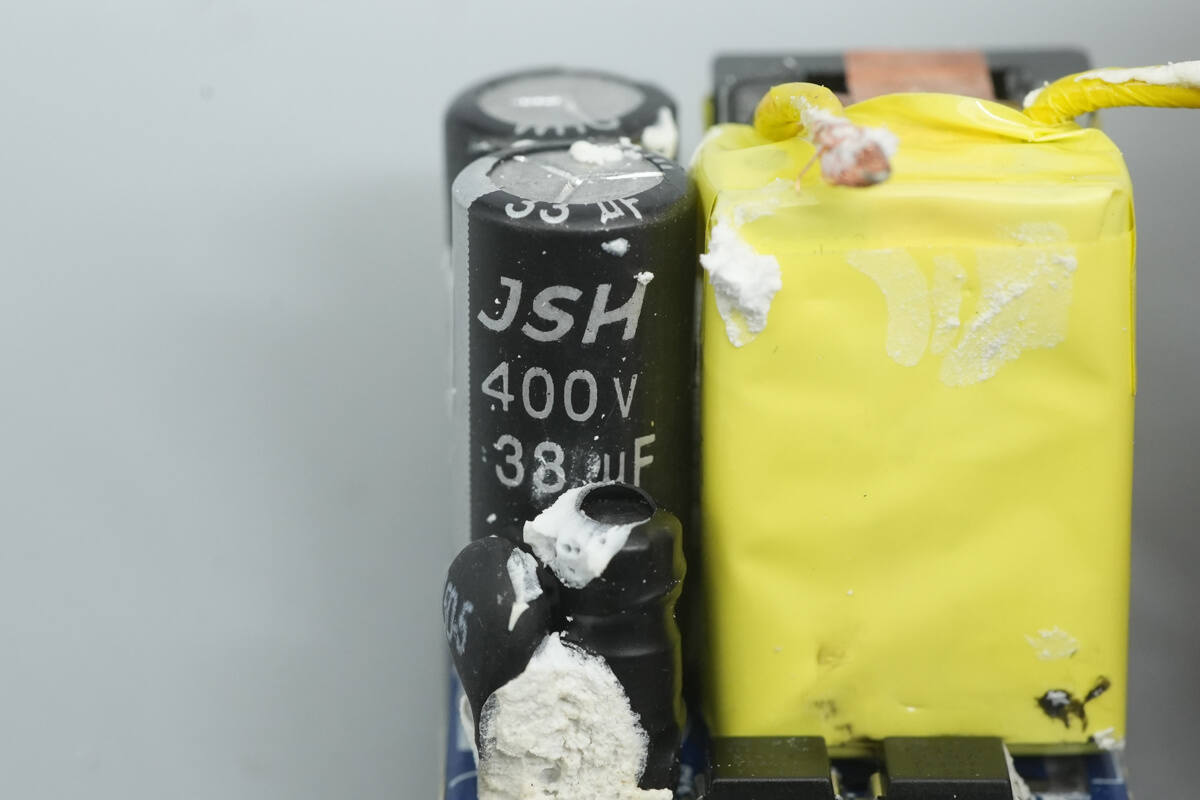 Teardown of UGREEN Nexode Air 45W GaN Charger (X840)-Chargerlab