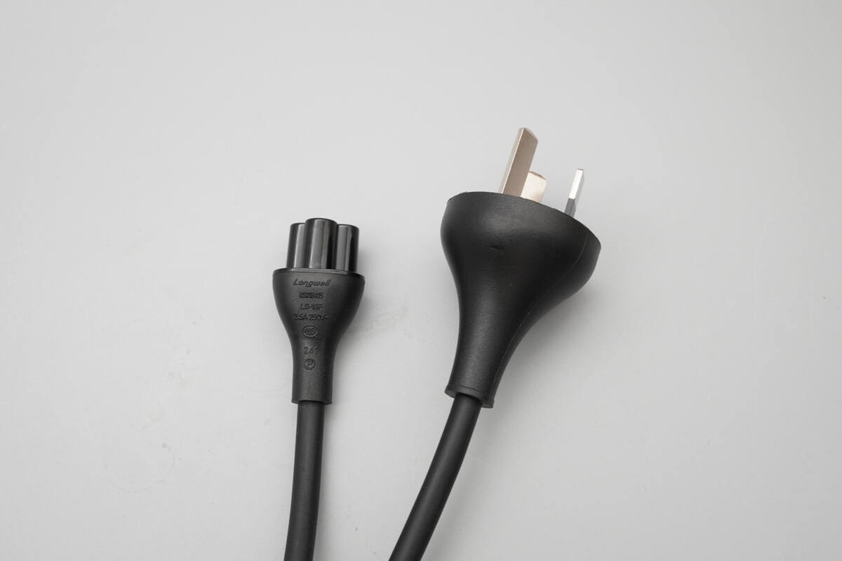 Teardown of NVIDIA DGX Spark 4TB-Chargerlab