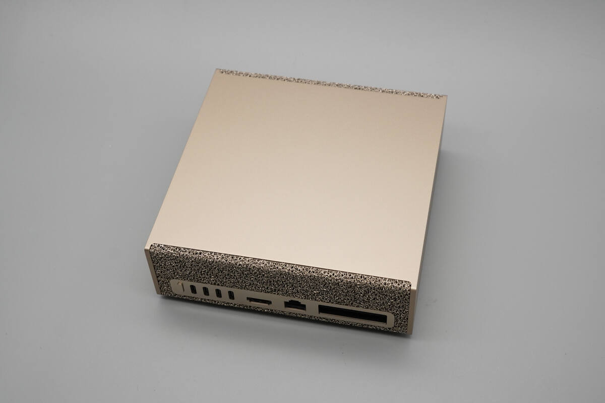 Teardown of NVIDIA DGX Spark 4TB-Chargerlab