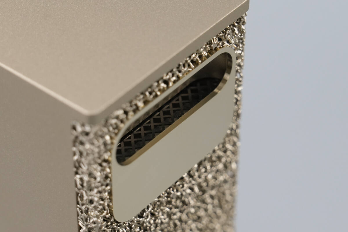 Teardown of NVIDIA DGX Spark 4TB-Chargerlab