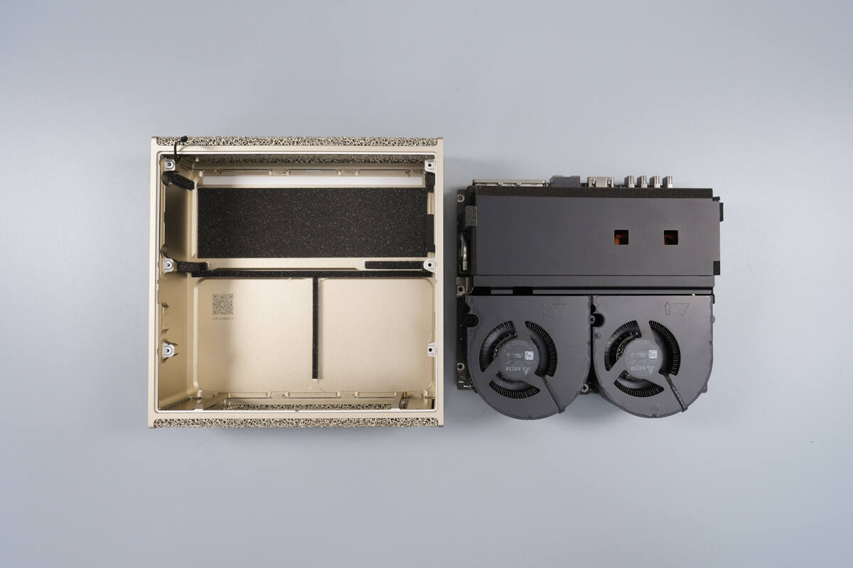 Teardown of NVIDIA DGX Spark 4TB-Chargerlab