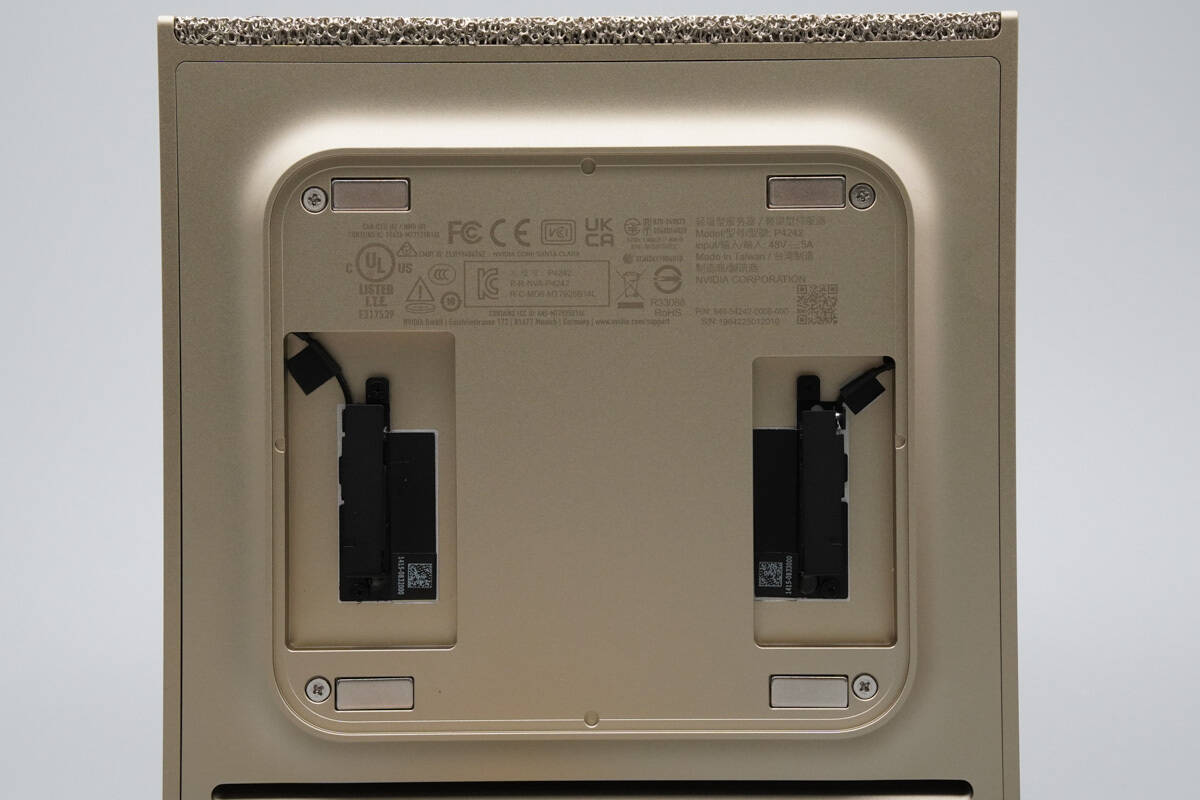 Teardown of NVIDIA DGX Spark 4TB-Chargerlab