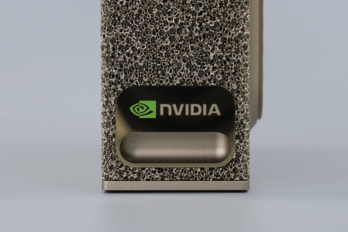 Teardown of NVIDIA DGX Spark 4TB-Chargerlab