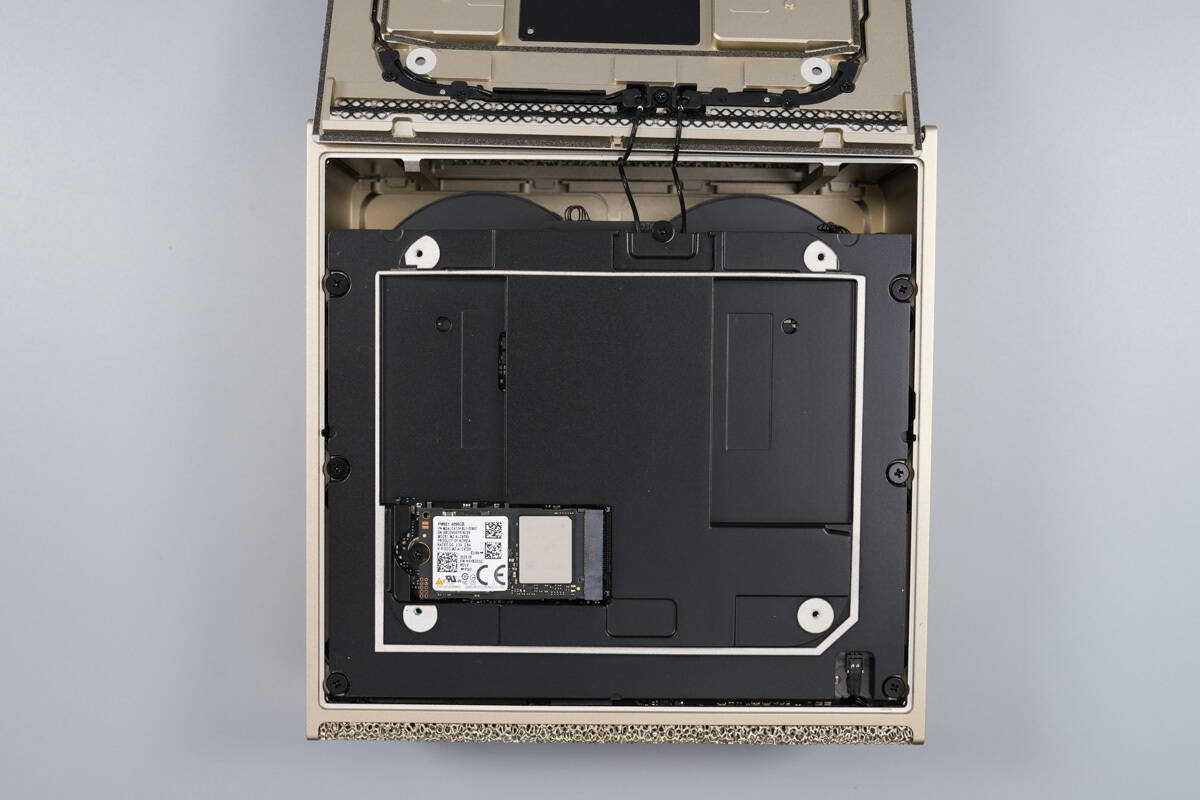 Teardown of NVIDIA DGX Spark 4TB-Chargerlab