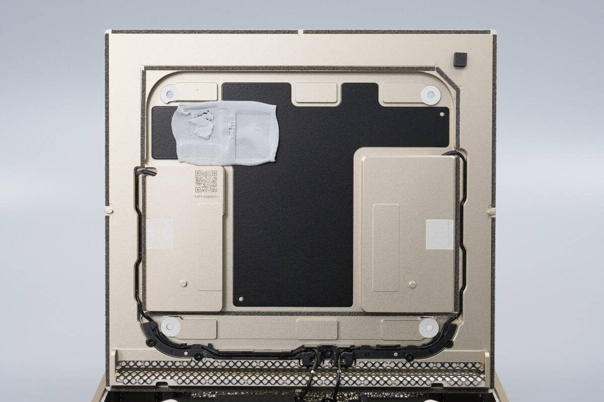 Teardown of NVIDIA DGX Spark 4TB-Chargerlab