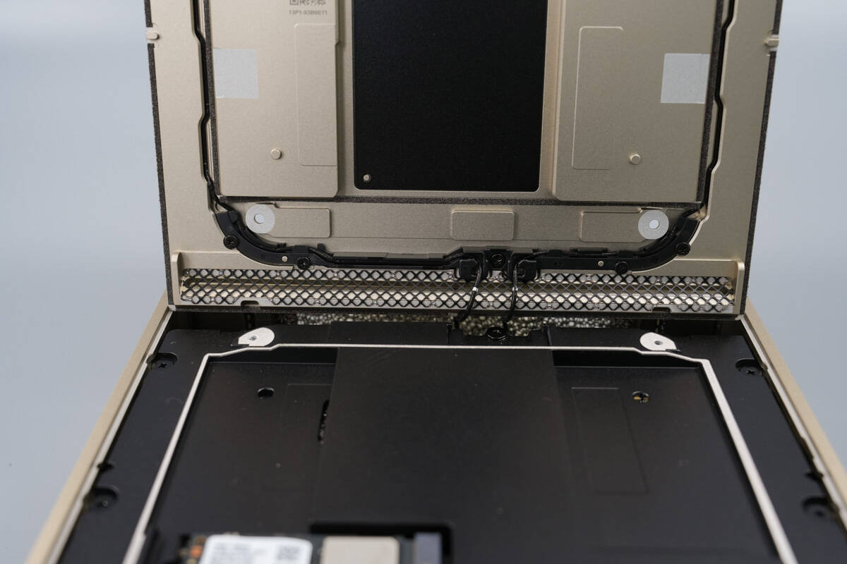 Teardown of NVIDIA DGX Spark 4TB-Chargerlab