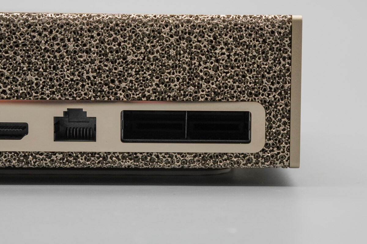 Teardown of NVIDIA DGX Spark 4TB-Chargerlab