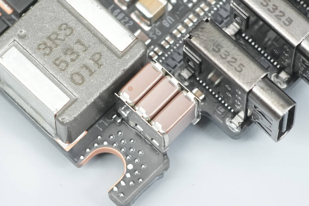 Teardown of NVIDIA DGX Spark 4TB-Chargerlab