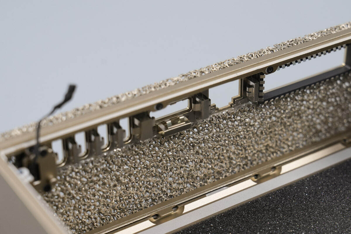 Teardown of NVIDIA DGX Spark 4TB-Chargerlab