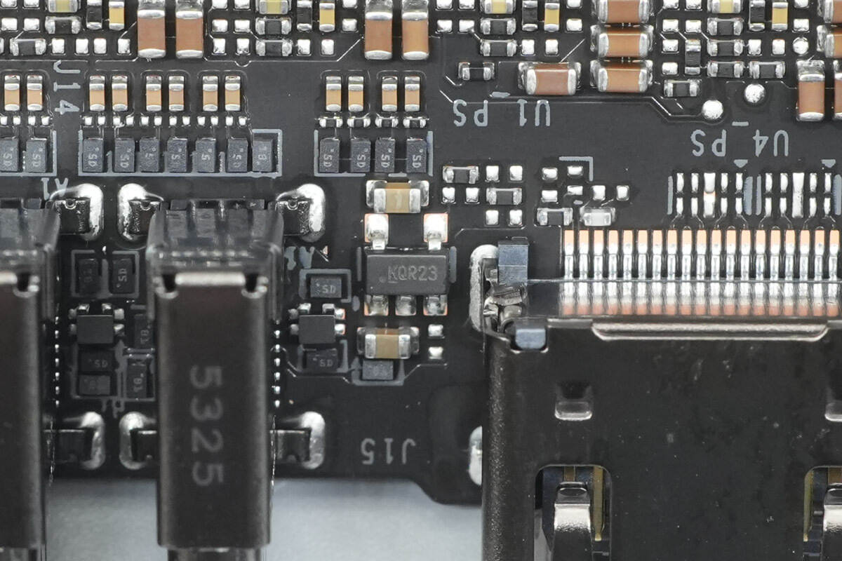 Teardown of NVIDIA DGX Spark 4TB-Chargerlab