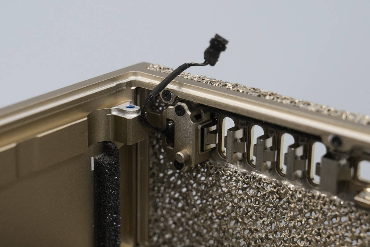 Teardown of NVIDIA DGX Spark 4TB-Chargerlab